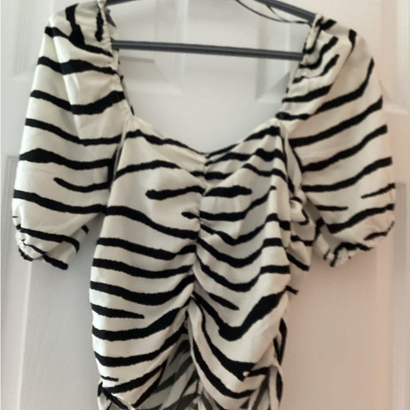 Ladies Top - Picture 3 of 3